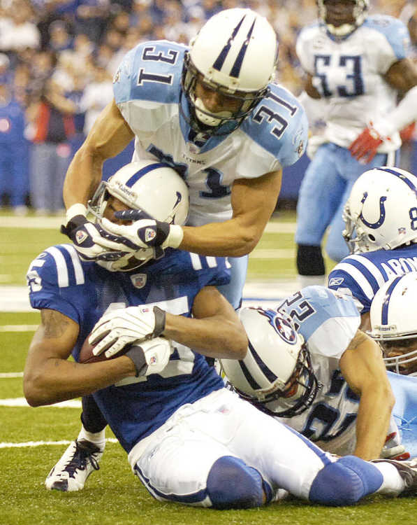 30 December 2007: Tennessee Titans quarterback Vince Young (10) against the  Indianapolis Colts during their NFL game at the RCA Dome in Indianapolis,  Indiana. (Icon Sportswire via AP Images Stock Photo - Alamy